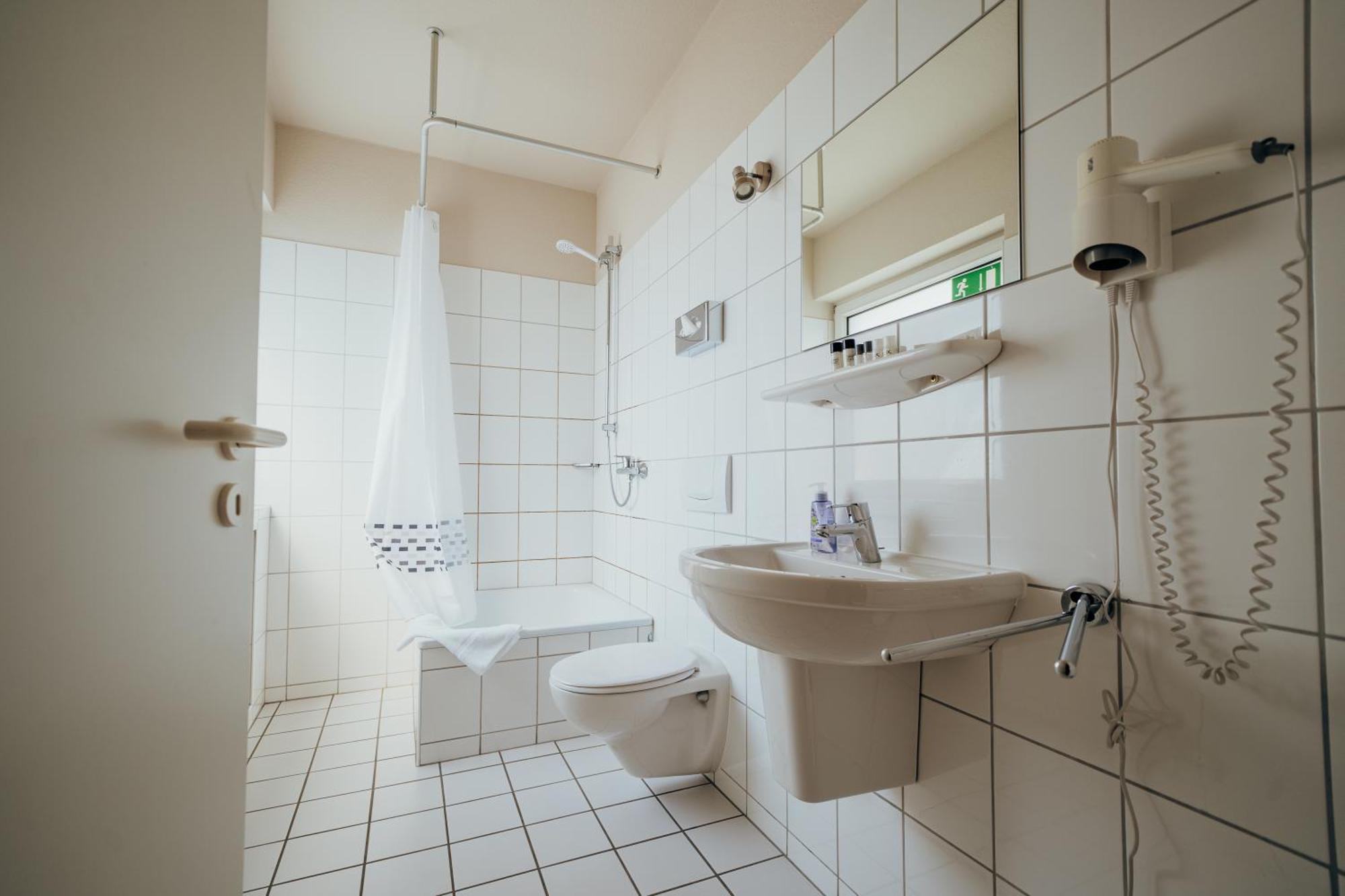 Guestified Liyana Hotel Ratingen Extérieur photo